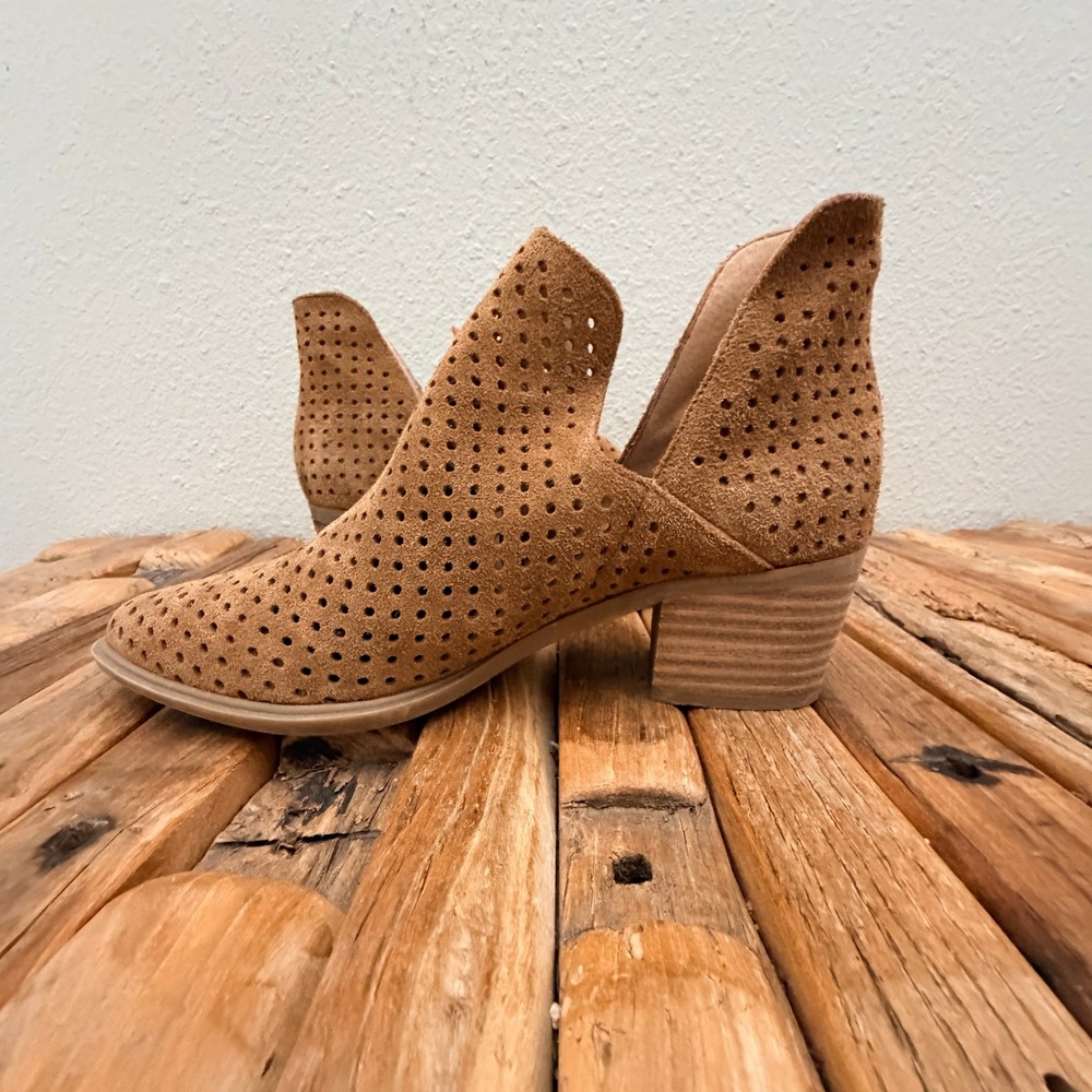 Steve Madden Danese Cognac Brown Perforated Suede Ankle Booties Size 8B